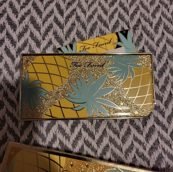 Too Faced Sparkling Pineapple Tutti Frutti Eyeshadow Palette - Picture 9 of 11